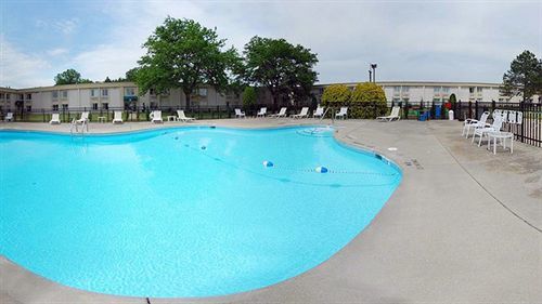 Quality Inn 2*